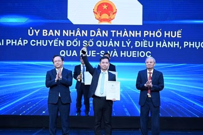 Thành phố Huế được vinh danh tại Giải thưởng Chuyển đổi số Việt Nam năm 2026 với giải pháp chuyển đổi số trong quản lý, điều hành và phục vụ người dân, doanh nghiệp qua nền tảng Hue-S và IOC. (Ảnh: KHCN)