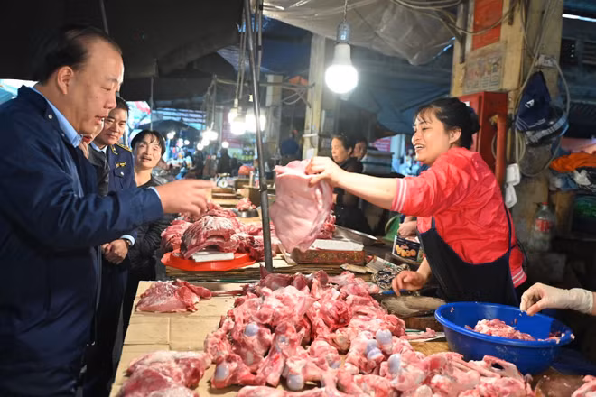 Đoàn công tác của Cục Quản lý và Phát triển thị trường trong nước do Cục trưởng Trần Hữu Linh làm Trưởng đoàn đã trực tiếp khảo sát tại các cơ sở sản xuất, kinh doanh trên địa bàn thành phố Hà Nội.