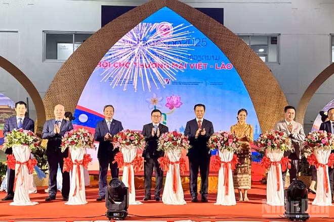 Sự kiện xúc tiến thương mại lớn nhất do Bộ Công thương Việt Nam và Bộ Công thương Lào đồng chủ trì, giao Cục Xúc tiến thương mại hai nước phối hợp các cơ quan liên quan tổ chức kể từ năm 2007.