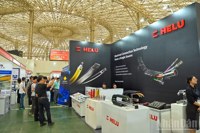 Kinh tế số đang mở ra dư địa tăng trưởng mới nhưng từ tiềm năng đến giá trị vẫn còn một khoảng cách không nhỏ. (Ảnh: AN NGUYÊN)
