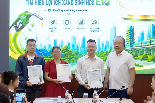 Lễ trao giải cho các cá nhân đạt giải tại vòng thi trực tuyến.