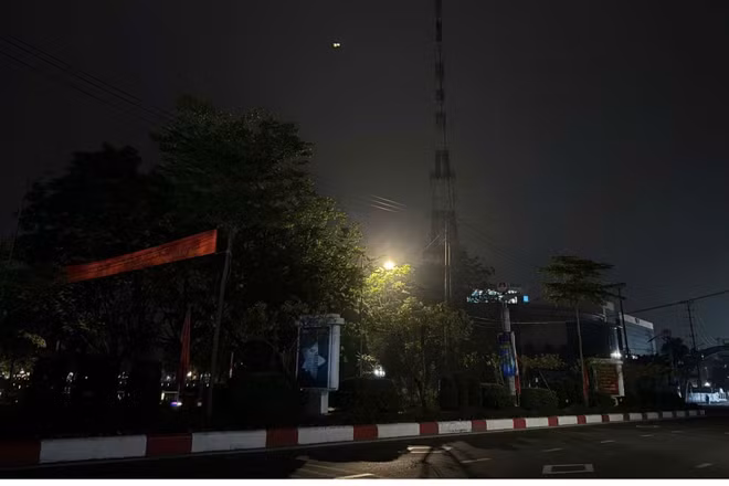 Chỉ sau 1 giờ tắt đèn hưởng ứng chiến dịch, cả nước đã tiết kiệm được khoảng 463.000kWh điện, tương đương hơn 1 tỷ đồng.