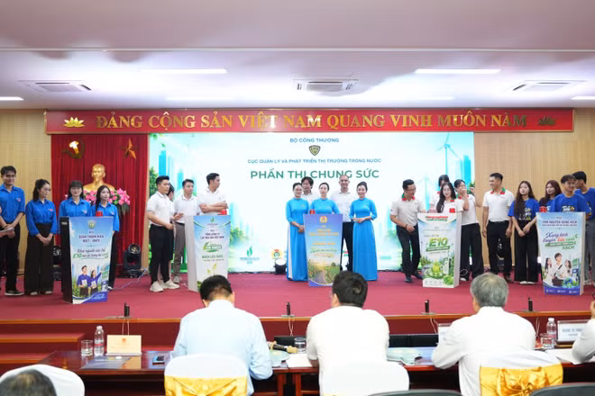 Vòng thi trực tiếp Cuộc thi “Tìm hiểu lợi ích của xăng E10” tiếp tục lan tỏa thông điệp sử dụng nhiên liệu xanh.