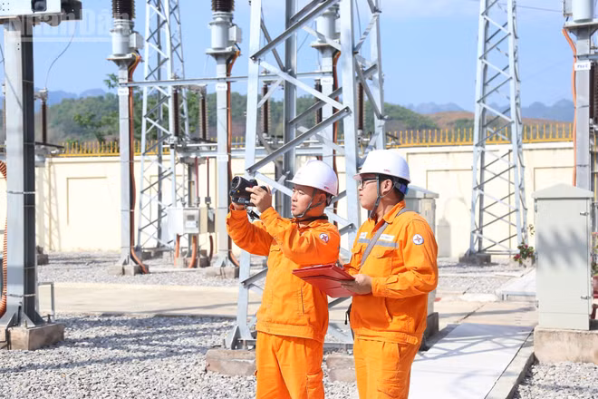 Lợi nhuận của Tập đoàn Điện lực Việt Nam tăng mạnh năm 2025 nhờ thủy điện thuận lợi và kiểm soát chi phí.