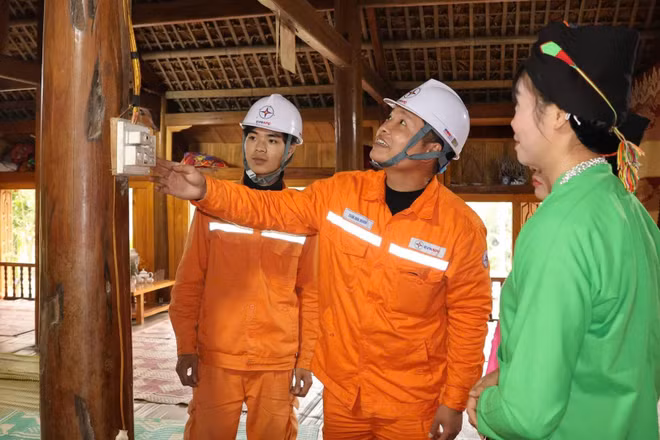 Giảm áp lực cung ứng điện từ những hành động nhỏ. (Ảnh: AN NGUYÊN)