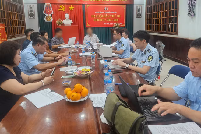 Lực lượng chức năng đang đồng loạt tăng cường rà soát, kiểm tra việc chấp hành quy định pháp luật của các doanh nghiệp đầu mối trên phạm vi cả nước.