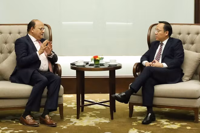Thứ trưởng Công thương Nguyễn Hoàng Long đã tiếp và làm việc với ông Srini Nagarajan, Giám đốc khu vực châu Á, Quỹ đầu tư British International Investment (BII).