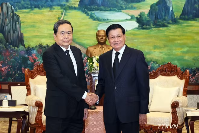 Chủ tịch Quốc hội Trần Thanh Mẫn hội kiến Tổng Bí thư, Chủ tịch nước Lào Thongloun Sisoulith. (Ảnh: Doãn Tấn – TTXVN)