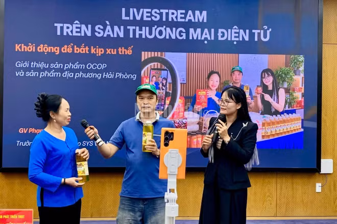 Đại diện Doanh nghiệp tham gia thực hành livestream tại Hội nghị. (Ảnh: BCT)