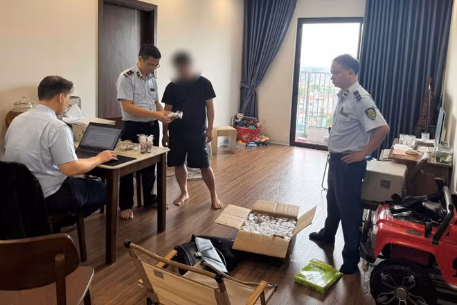 Đội Quản lý thị trường số 1, Chi cục Quản lý thị trường thành phố Hà Nội đã đồng loạt kiểm tra, phát hiện và tạm giữ hơn 5.000 sản phẩm mực in giả mạo các nhãn hiệu Epson và Canon.