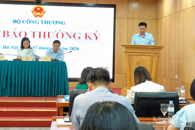 Họp báo thường kỳ Bộ Công thương ngày 7/10 tại Hà Nội. (Ảnh: Kim Dung)