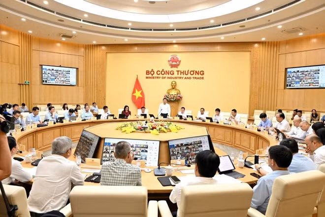 Bộ Công thương tổ chức Hội nghị giao ban tháng 6 nhằm đánh giá kết quả thực hiện nhiệm vụ 6 tháng đầu năm và triển khai các nhiệm vụ trọng tâm cho nửa cuối năm 2026.