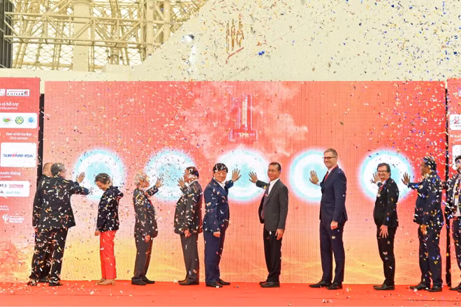 Các đại biểu thực hiện nghi thức khai mạc Triển lãm quốc tế Mining và Construction Vietnam 2026.