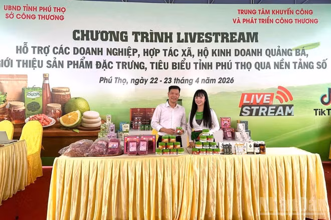 Chương trình livestream quảng bá sản phẩm đặc trưng tỉnh Phú Thọ. (Ảnh BCT cung cấp)