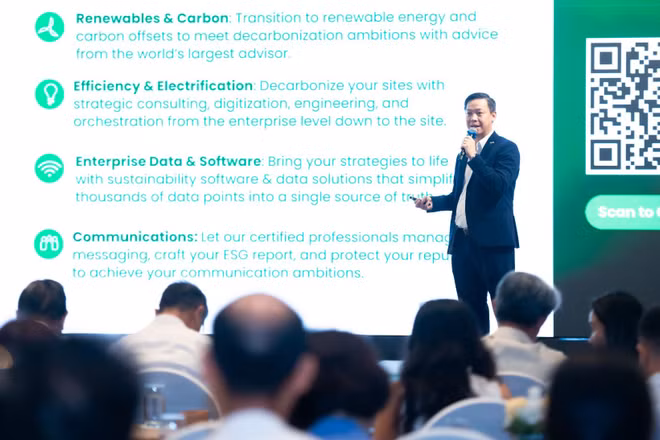 Ông Thái Hoàng Quỳnh, Phó Tổng Giám đốc Khối Hệ thống Năng lượng, Schneider Electric Việt Nam và Campuchia chia sẻ tại hội thảo “Sử dụng năng lượng tiết kiệm và hiệu quả: Lực đẩy từ chính sách và công nghệ”.