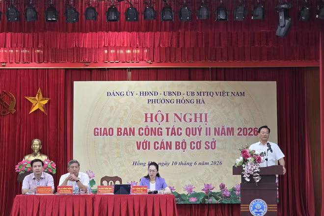 Hàng loạt hội nghị liên quan tới giải phóng mặt bằng và ổn định đời sống cho người dân liên tục được phường Hồng Hà tổ chức thời gian qua.