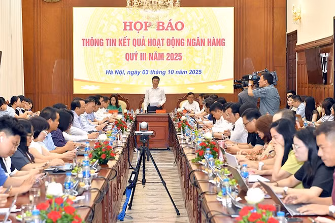 Toàn cảnh họp báo.
