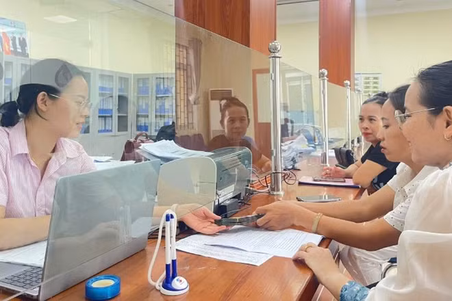 Các điểm giao dịch của Ngân hàng Chính sách xã hội Anh Sơn tích cực giúp dân vay vốn ưu đãi phát triển sản xuất.