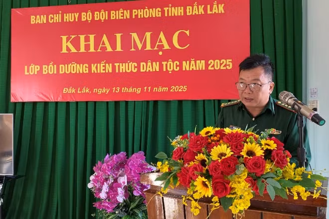 Đại tá Bùi Khắc Hiệp, Chủ nhiệm Chính trị Ban Chỉ huy Bộ đội Biên phòng tỉnh Đắk Lắk tại lớp bồi dưỡng.