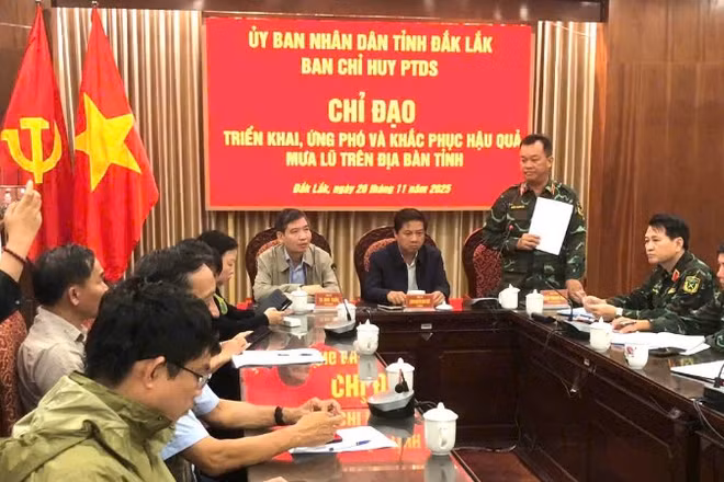 Các đại biểu dự họp.