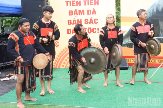 Tại Tuần Di sản văn hóa các dân tộc tỉnh Đắk Lắk năm 2025 sẽ diễn ra từ ngày 18 đến 23/11, điểm nhấn là Liên hoan Văn hóa Cồng chiêng và nhạc cụ truyền thống. 