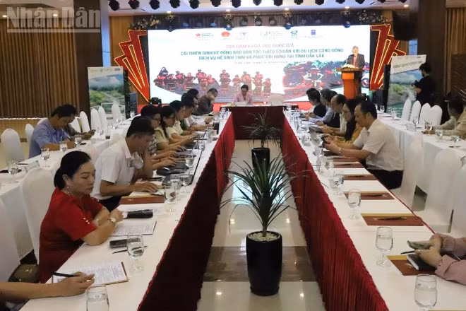 Quang cảnh buổi tọa đàm.