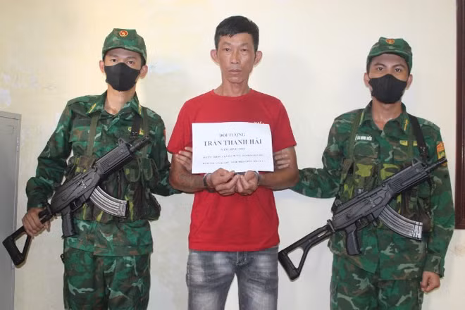 Bắt giữ đối tượng Trần Thanh Hải, trú tại thôn 3, xã Ea Bung, tỉnh Đắk Lắk về hành vi “tàng trữ trái phép chất ma túy”.