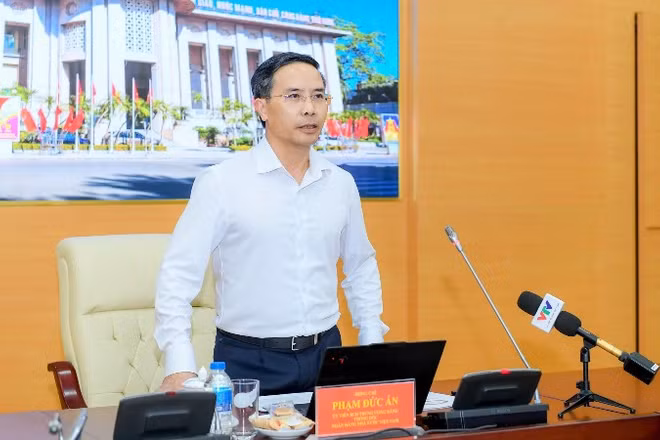 Thống đốc Ngân hàng Nhà nước Phạm Đức Ấn phát biểu chỉ đạo cuộc họp.