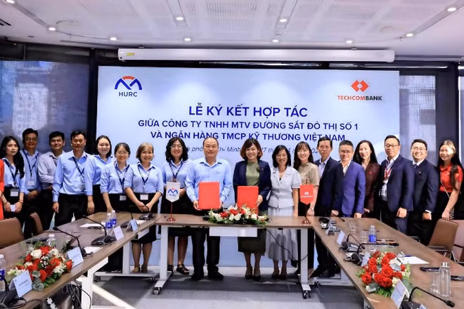 Lễ ký hợp tác giữa Công ty TNHH MTV Đường sắt đô thị số 1 và Ngân hàng Techcombank.