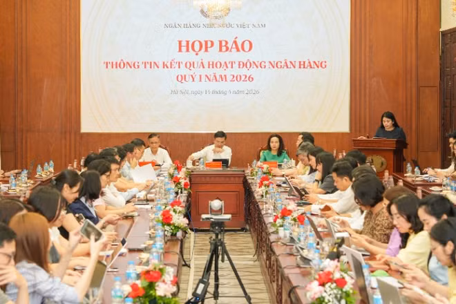 Toàn cảnh cuộc họp báo.