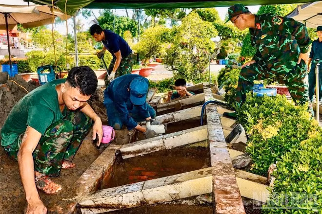 Các lực lượng làm nhiệm vụ tại Nghĩa trang Liệt sĩ Lai Vung-Lấp Vò (tỉnh Đồng Tháp). 