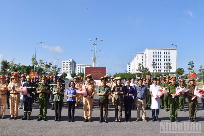 Các lực lượng tham gia diễn tập.