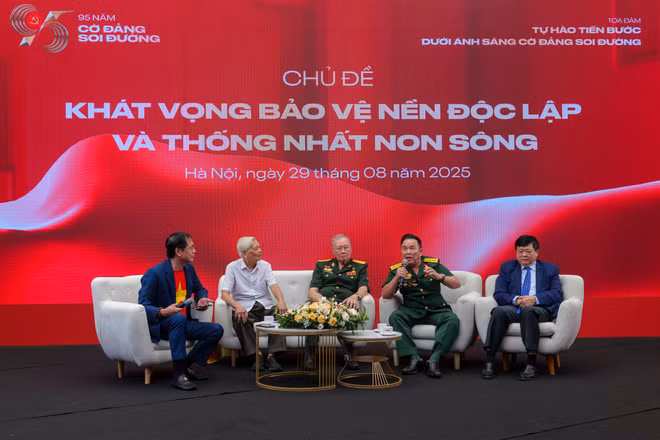 Thế hệ trẻ xúc động khi được nghe lại ký ức hào hùng của một thời hoa lửa