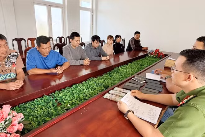 Các đối tượng trong đường dây đánh bạc và tổ chức đánh bạc tại cơ quan Công an.