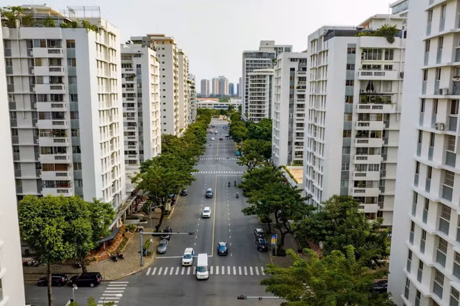 Với không ít người thu nhập thấp, nhà ở xã hội vẫn là giấc mơ ngoài tầm với. (Ảnh THÀNH ĐẠT)