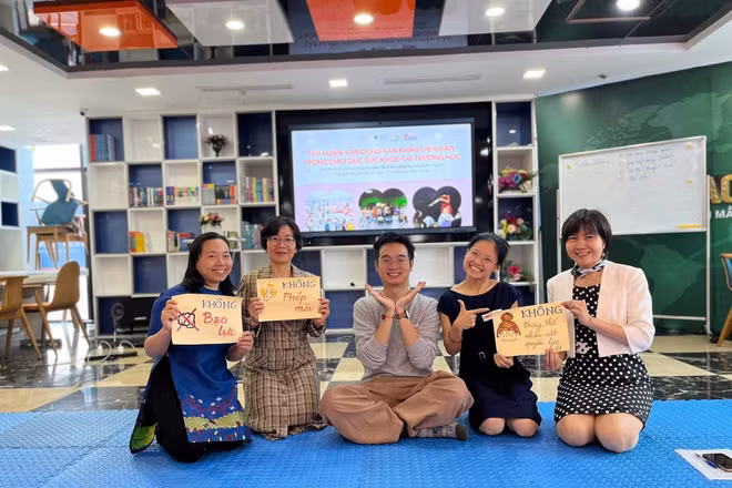 Một buổi tập huấn, bồi dưỡng kỹ năng cho nhân viên y tế học đường do Dự án An toàn cho trẻ CHIR phối hợp với nhóm Sân khấu diễn đàn Chơi Với Nhức Nhối và Happy School của Eurasia Learning Institute đồng tổ chức tại Hà Nội vào tháng 3/2025. 