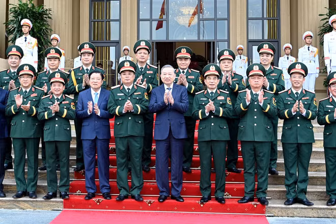 Tổng Bí thư Tô Lâm và lãnh đạo Bộ Quốc phòng, Tổng cục Công nghiệp quốc phòng và các đại biểu dự lễ kỷ niệm.