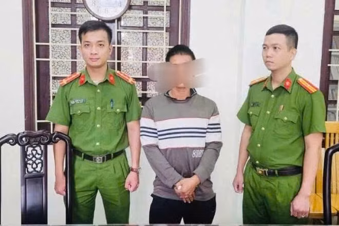 Đối tượng Nguyễn Văn Hành, ở xã Đông Trạch bị khởi tố về hành vi tắt thiết bị giám sát hành trình tàu cá để khai thác thủy sản trái phép. (Ảnh: TT)