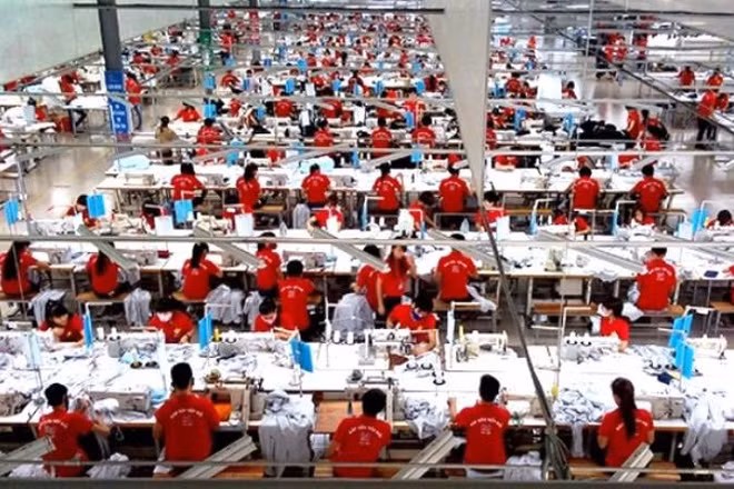 Công nhân may công nghiệp ở phía bắc tỉnh Quảng Trị. (Ảnh minh họa)