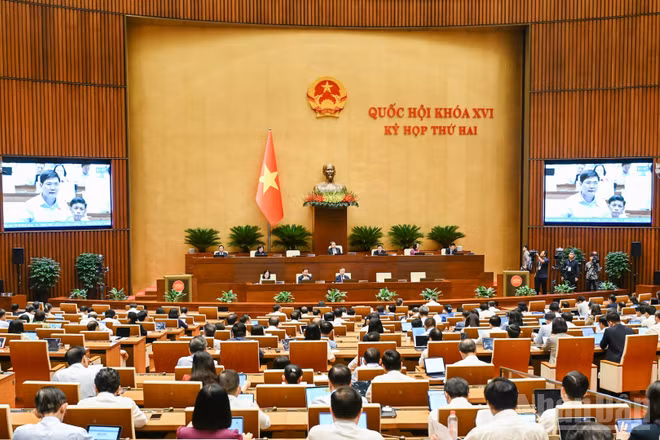 Quốc hội thảo luận ở hội trường ngày 30/10/2026. (Ảnh: DUY LINH)