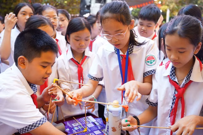 Thúc đẩy ứng dụng khoa học, công nghệ và AI trong trường học