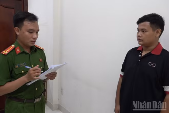 Đối tượng Huỳnh Quốc Lợi làm việc với cơ quan Công an.
