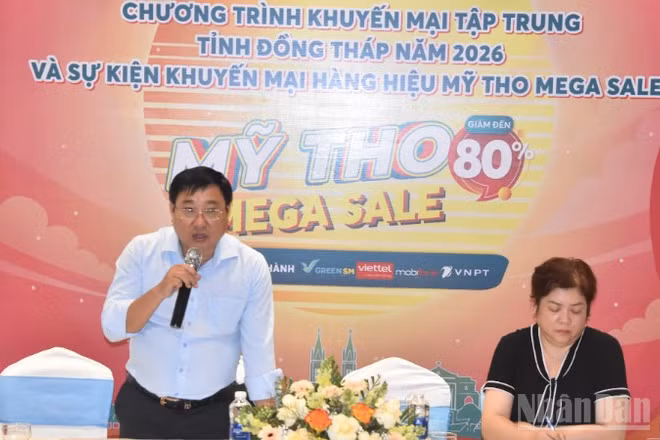 Đồng chí Đặng Văn Tuấn thông tin về chương trình Tháng Khuyến mại tập trung tại tỉnh Đồng Tháp.