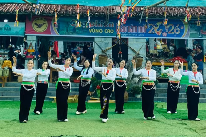 Rộn ràng các hoạt động văn hóa nghệ thuật dịp năm mới tại Làng Văn hóa-Du lịch các dân tộc Việt Nam. 