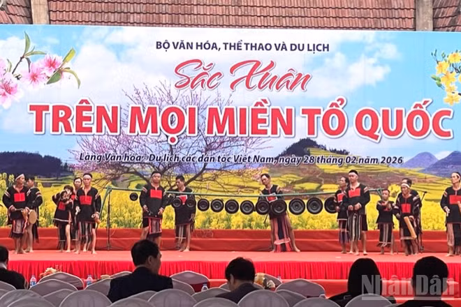 Khai mạc Ngày hội “Sắc xuân trên mọi miền Tổ quốc”.