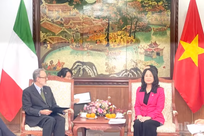 Bộ trưởng Lâm Thị Phương Thanh tiếp Đại sứ Marco Della Seta.