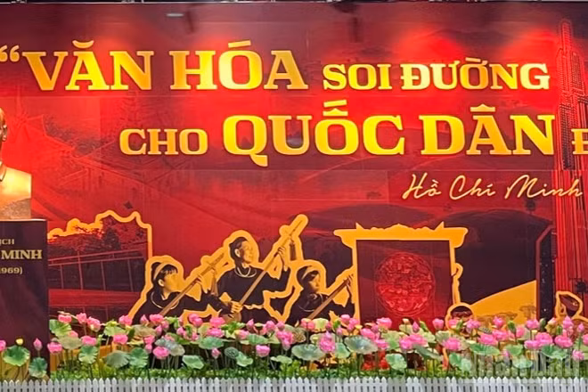 Hướng tới Ngày Văn hóa Việt Nam 24/11. 