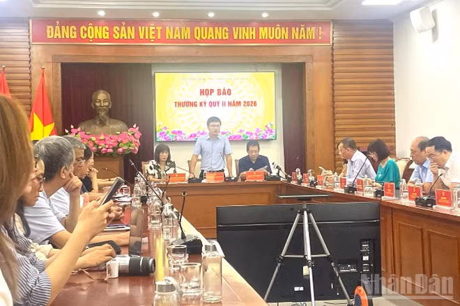 Quang cảnh họp báo thường kỳ quý II. 