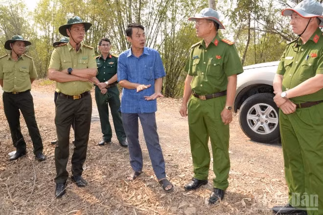 Ngành chức năng kiểm tra khu vực có nguy cơ cháy rừng cao trên địa bàn tỉnh Đồng Tháp.