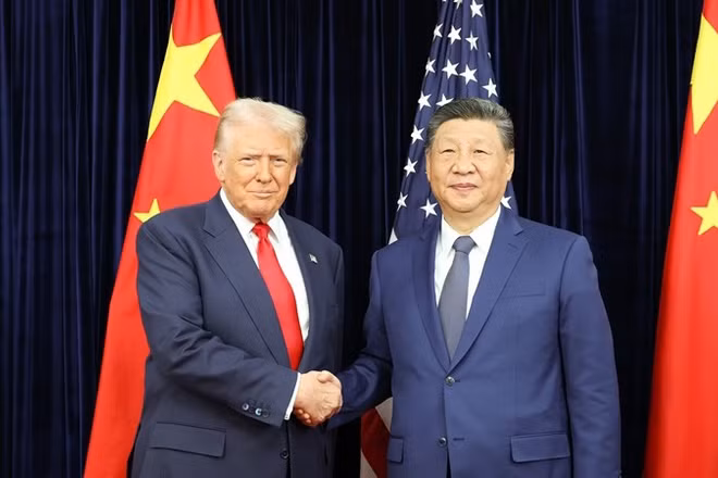 Tổng Bí thư, Chủ tịch Trung Quốc Tập Cận Bình gặp Tổng thống Mỹ Donald Trump tại Busan, Hàn Quốc ngày 30/10/2025. (Ảnh: www.gov.cn)